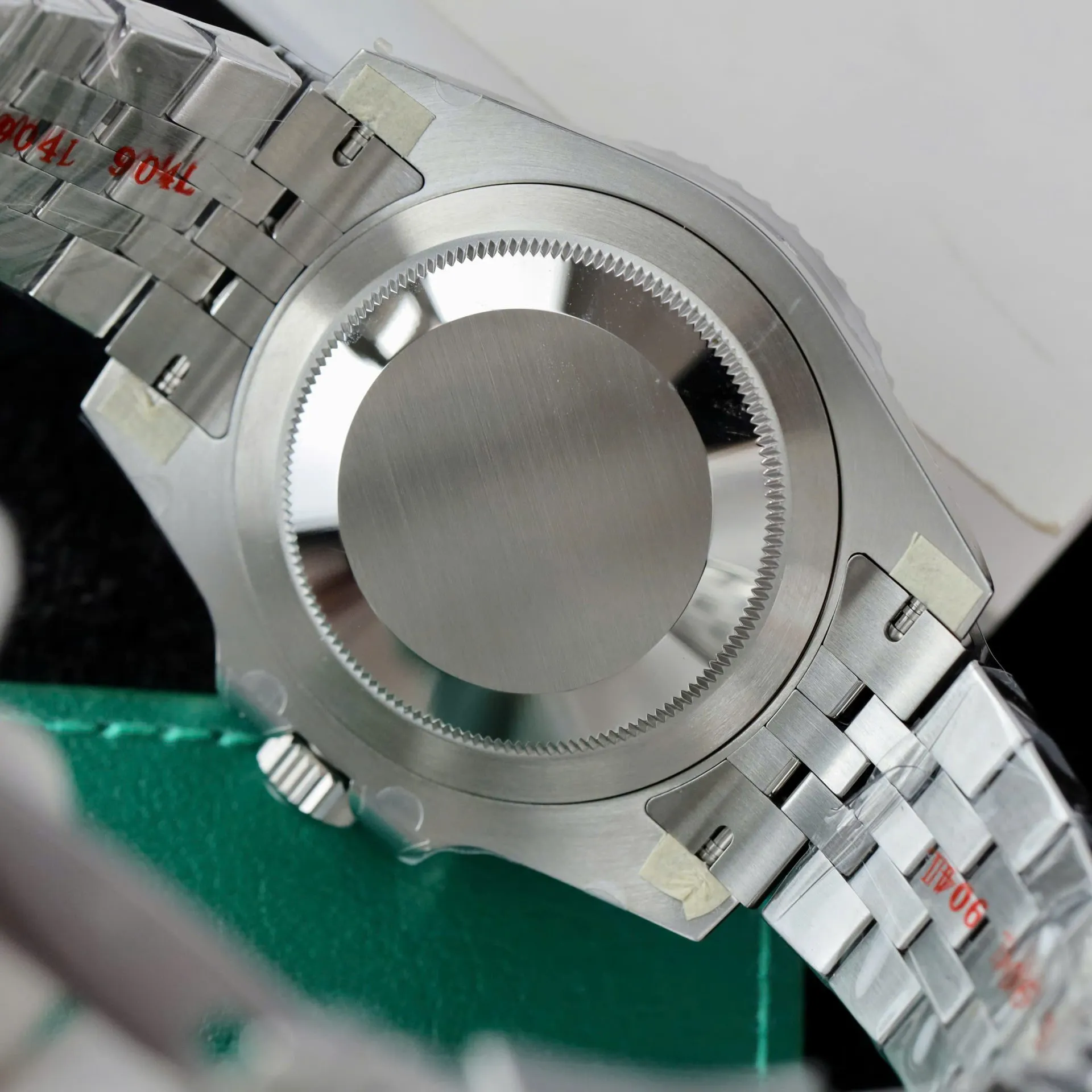 Dong-Ho-Rolex-GMT-Master-II-126729VTNR-Rep-11-Mat-Xanh-La-Cay-Day-Jubilee-40mm-9.webp