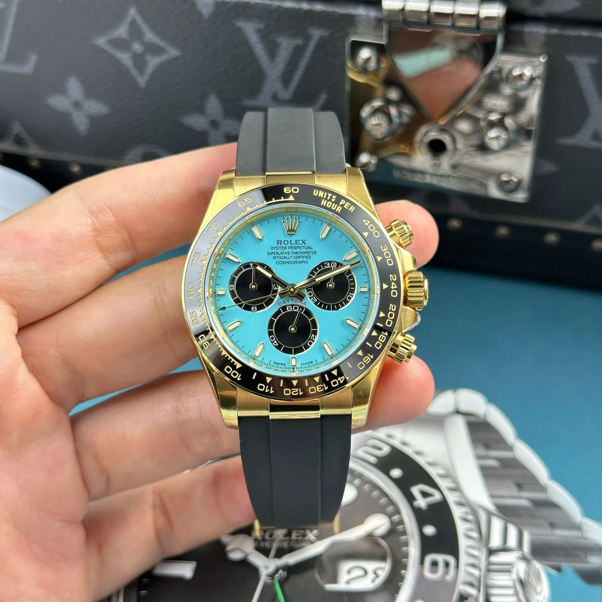 Superclone-Rolex-Daytona-40-mm-126518LN-Tiffany-Dial-2-1.webp