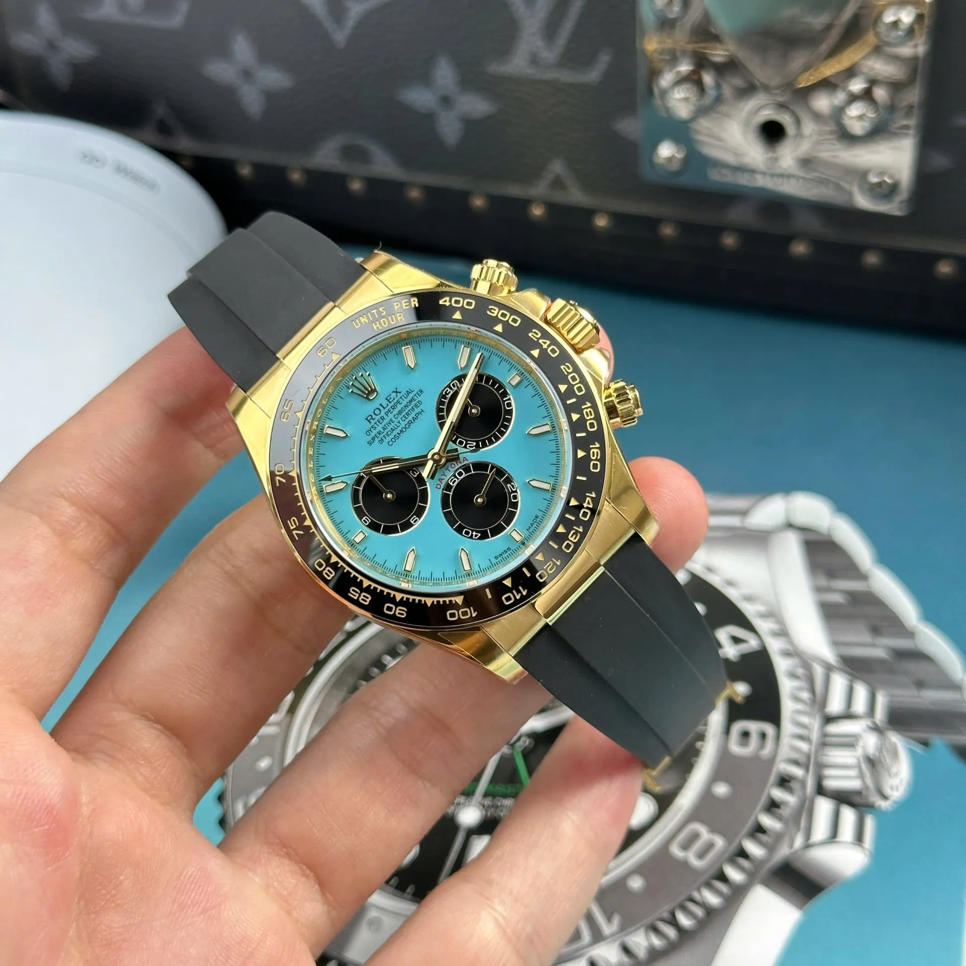Superclone-Rolex-Daytona-40-mm-126518LN-Tiffany-Dial-3-1.webp