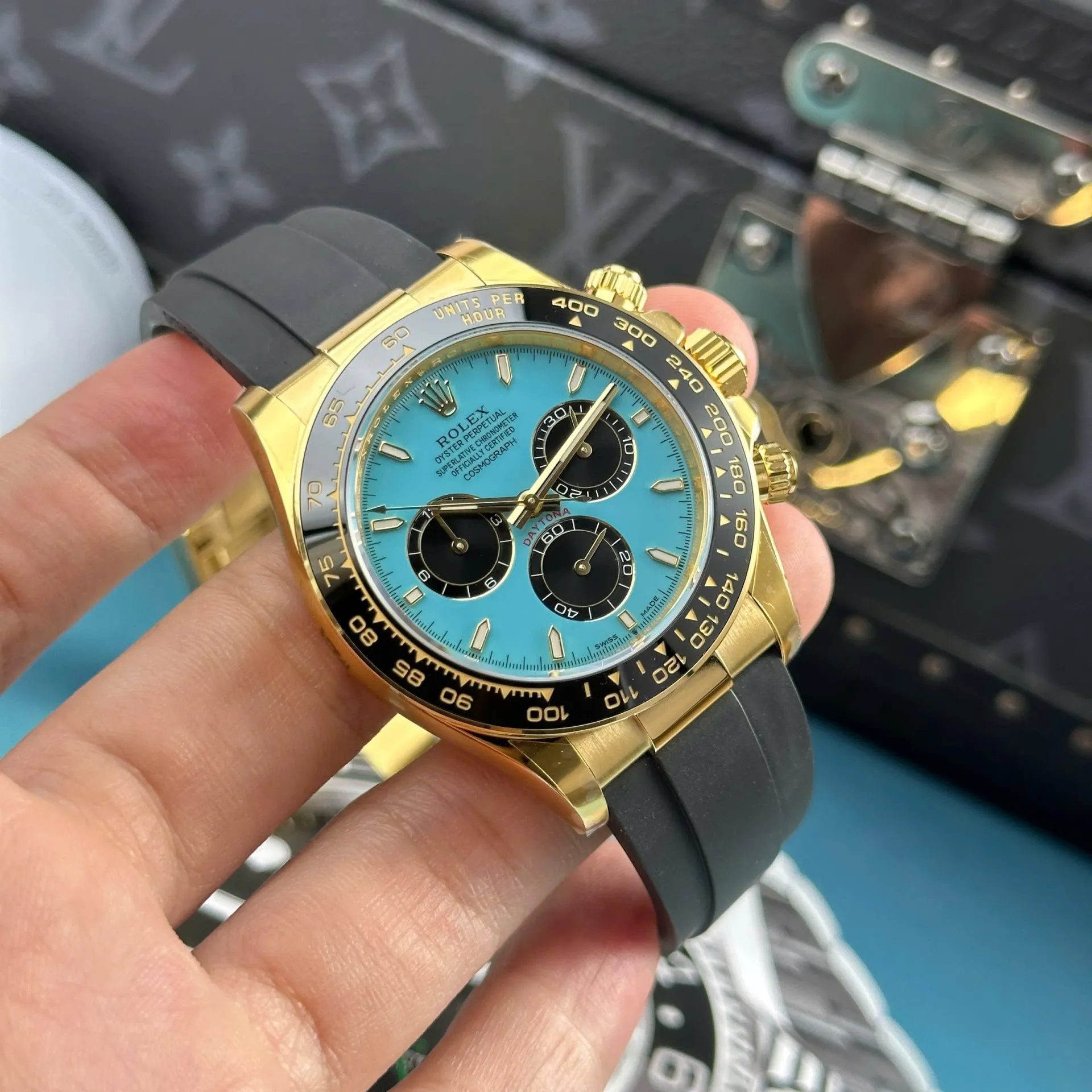 Superclone-Rolex-Daytona-40-mm-126518LN-Tiffany-Dial-5-1.webp
