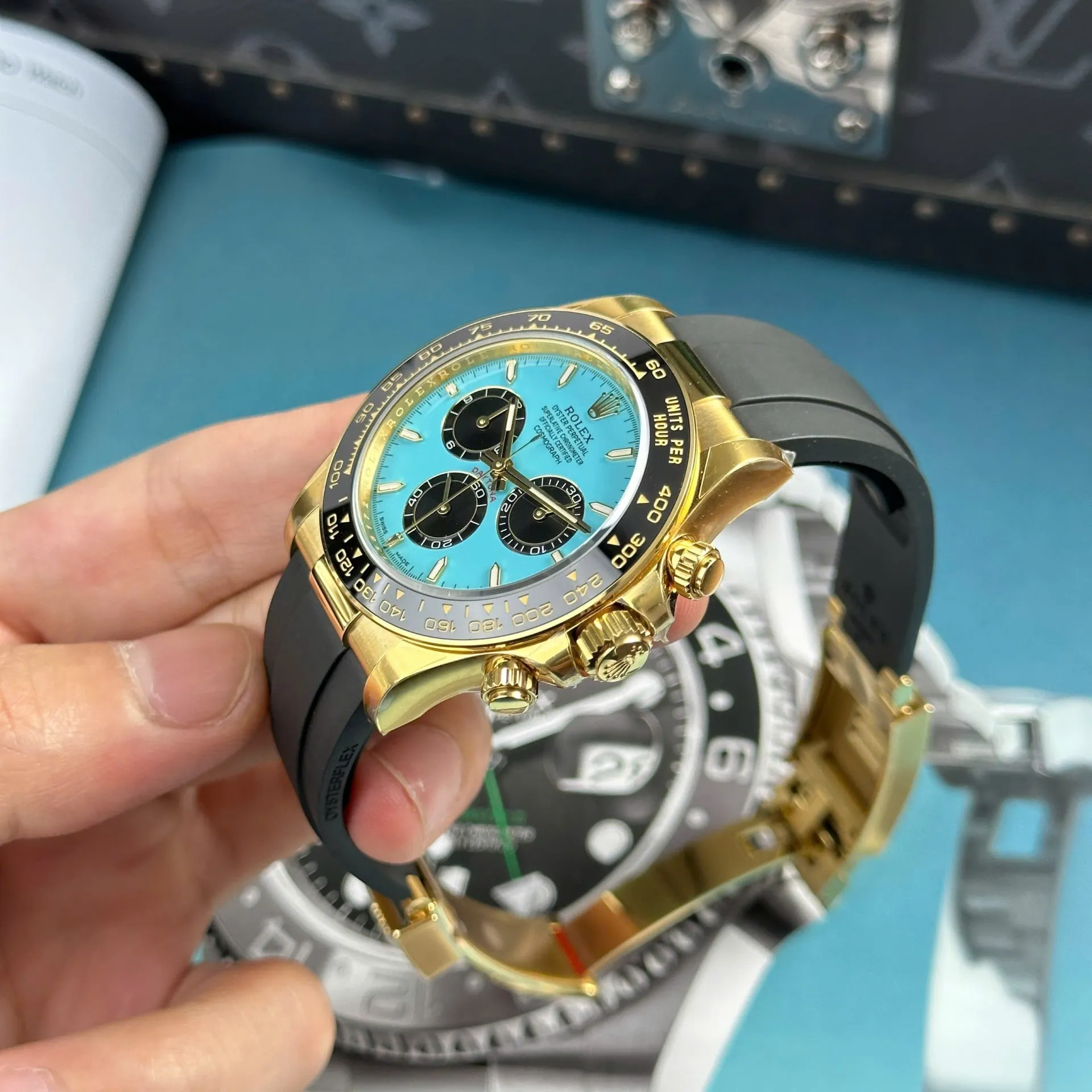 Superclone-Rolex-Daytona-40-mm-126518LN-Tiffany-Dial-6-1.webp