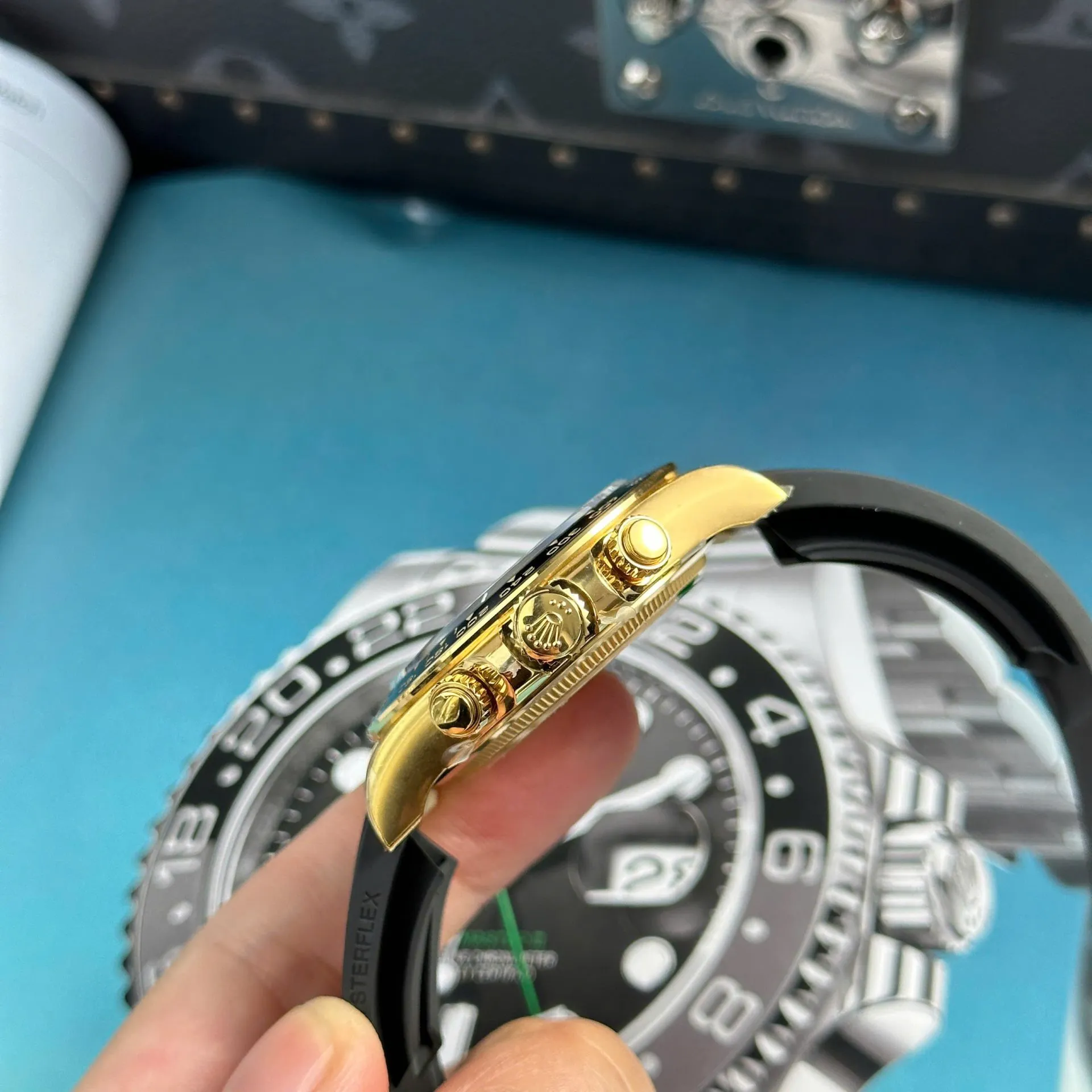 Superclone-Rolex-Daytona-40-mm-126518LN-Tiffany-Dial-9.webp