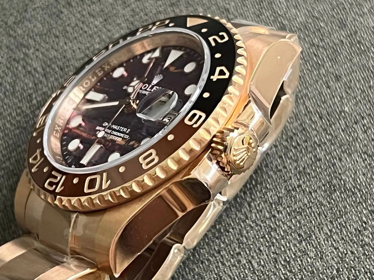 Superclone-Rolex-GMT-Master-II-40-mm-126715CHNR-Tiger-Iron-Dial-11.webp