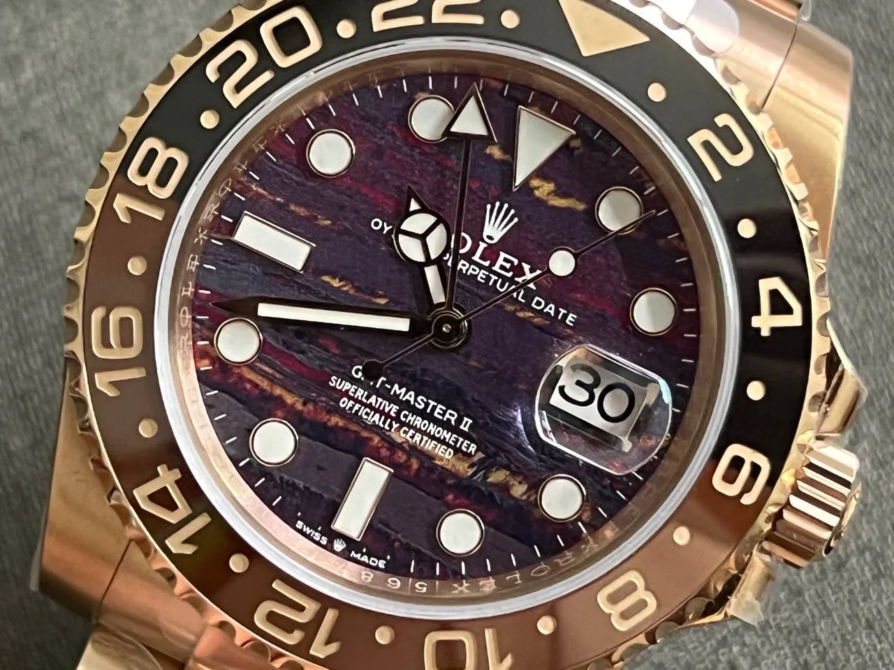 Superclone-Rolex-GMT-Master-II-40-mm-126715CHNR-Tiger-Iron-Dial-9.webp